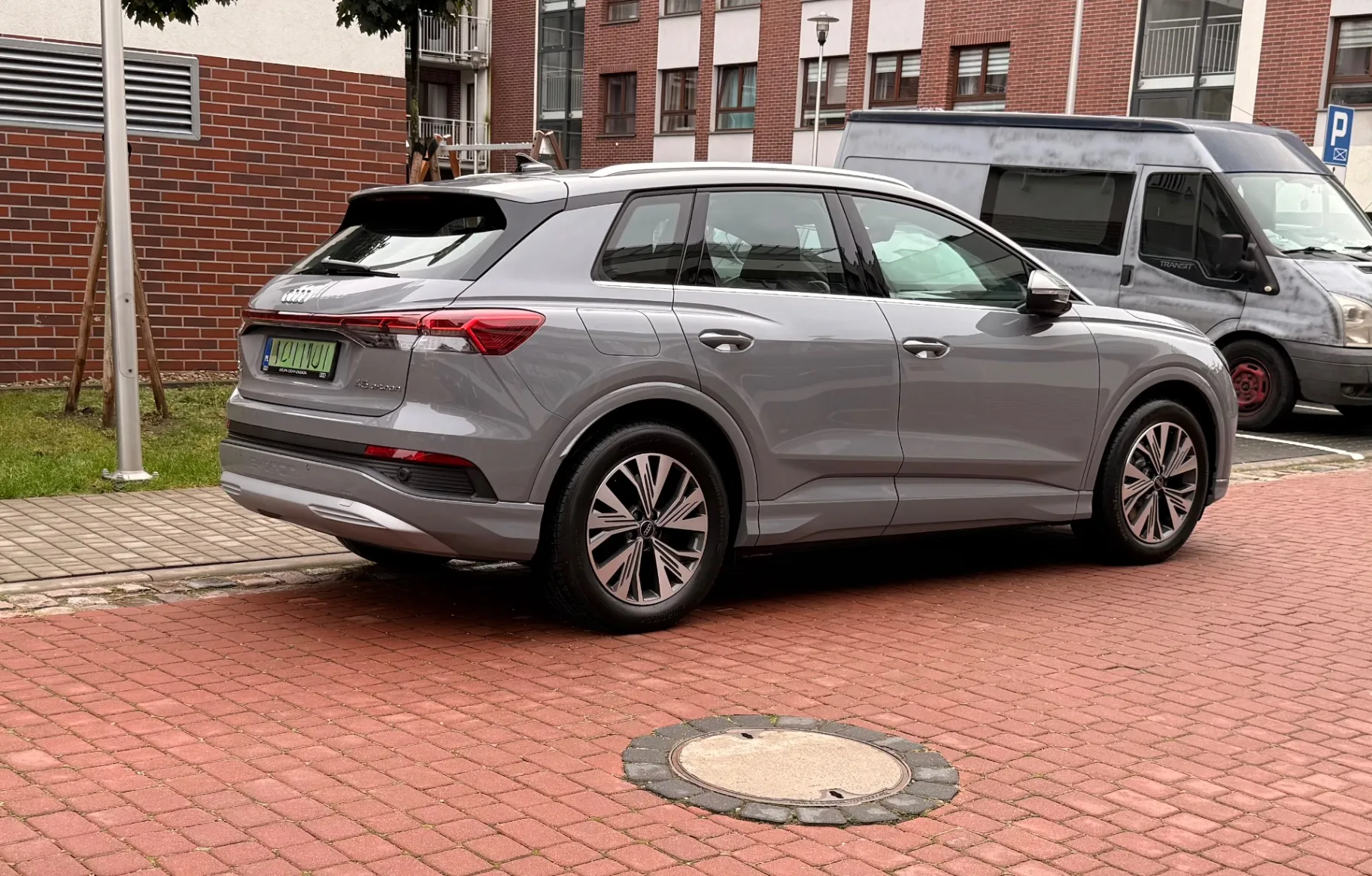 Audi Q4 e-Tron 45 Advance - Salon Polska