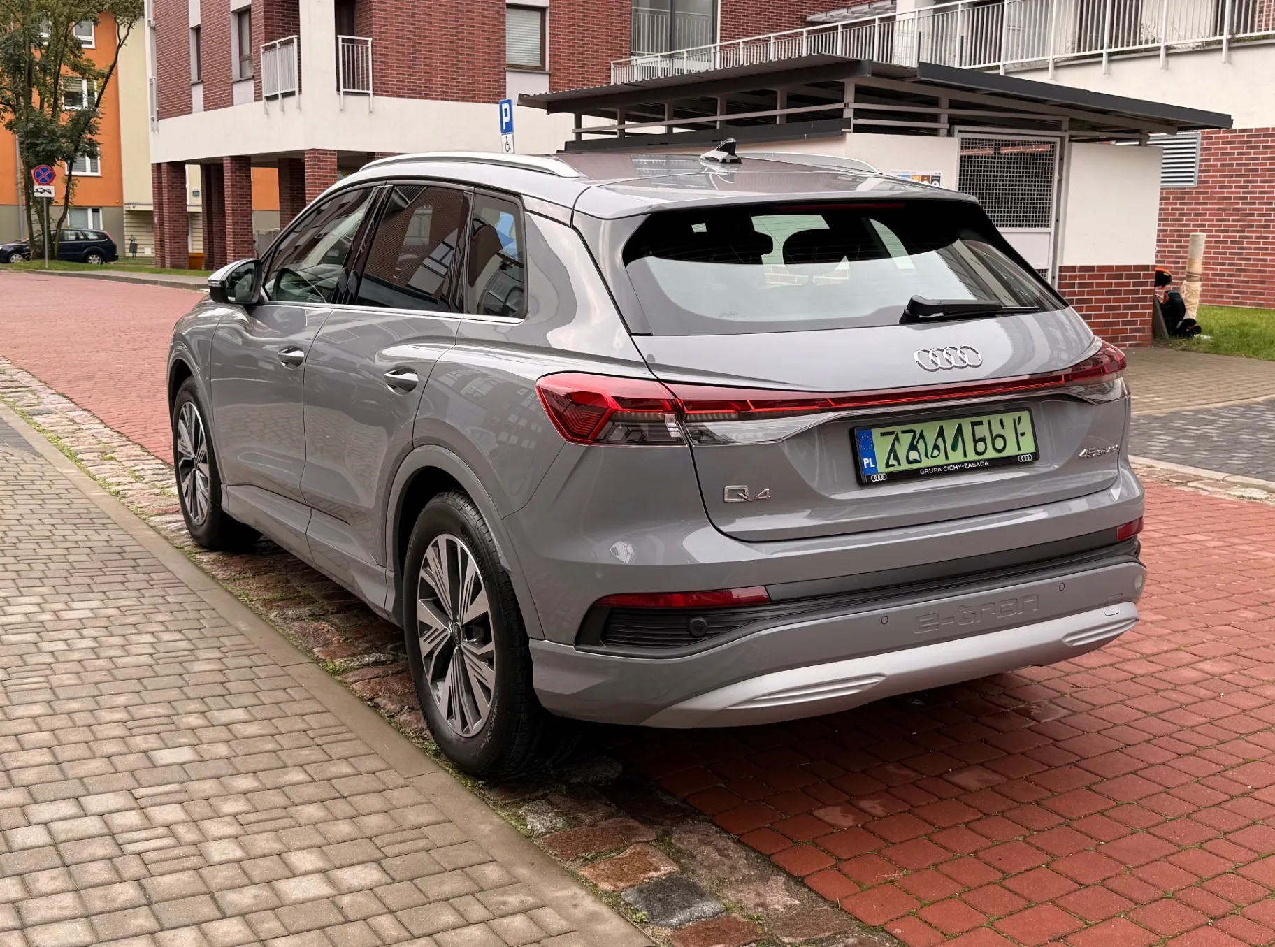 Audi Q4 e-Tron 45 Advance - Salon Polska