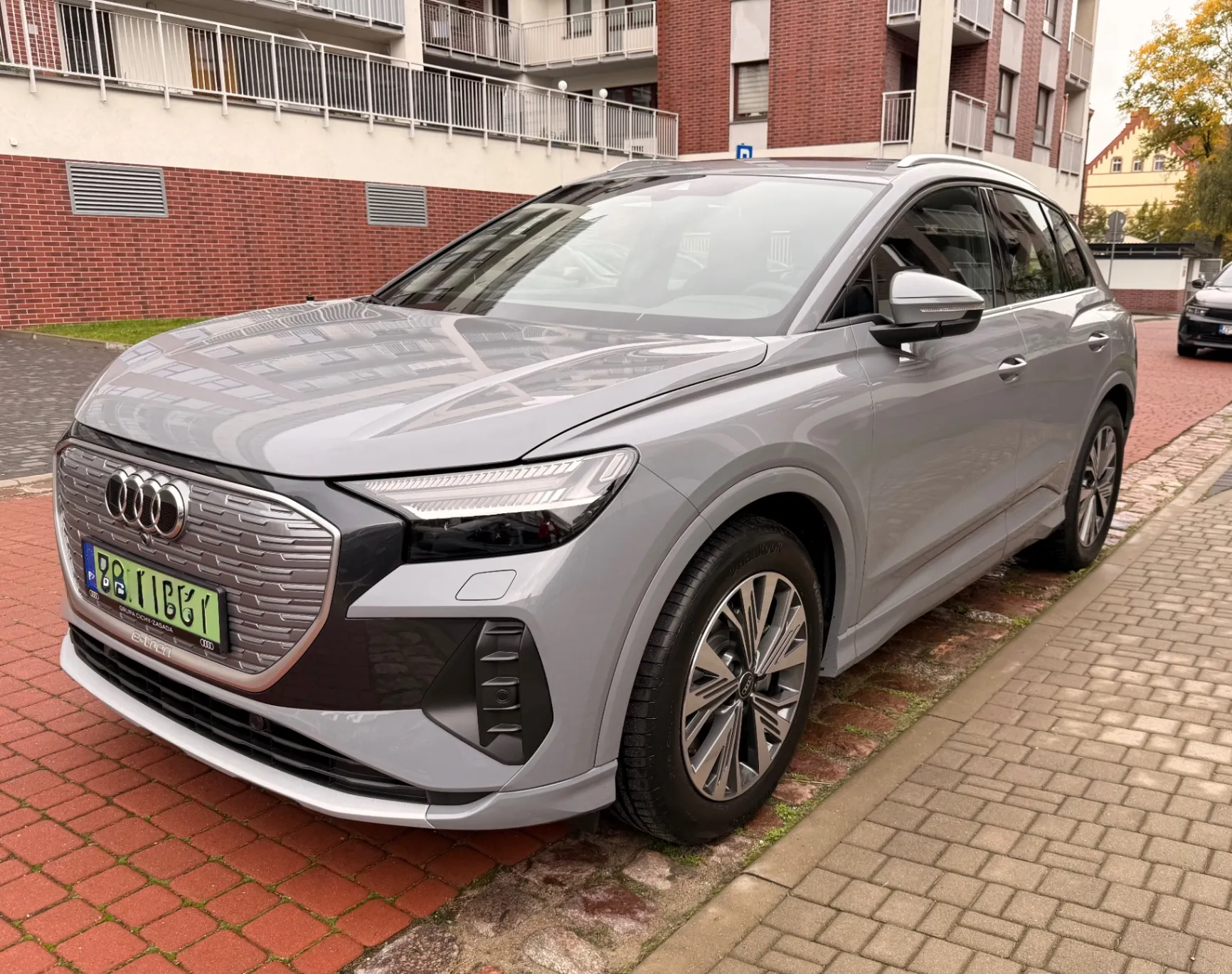 Audi Q4 e-Tron 45 Advance - Salon Polska
