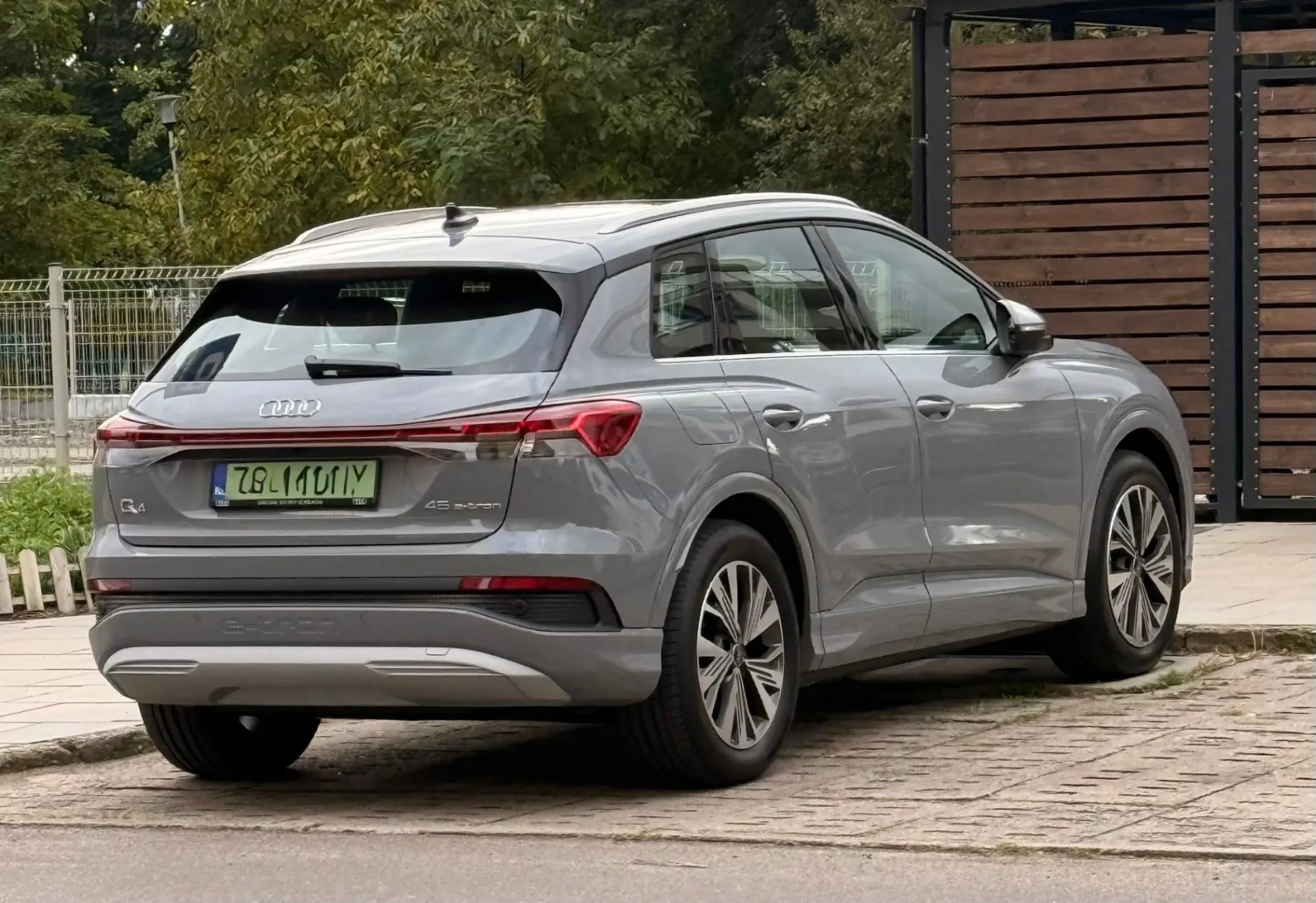 Audi Q4 e-Tron 45 Advance - Salon Polska