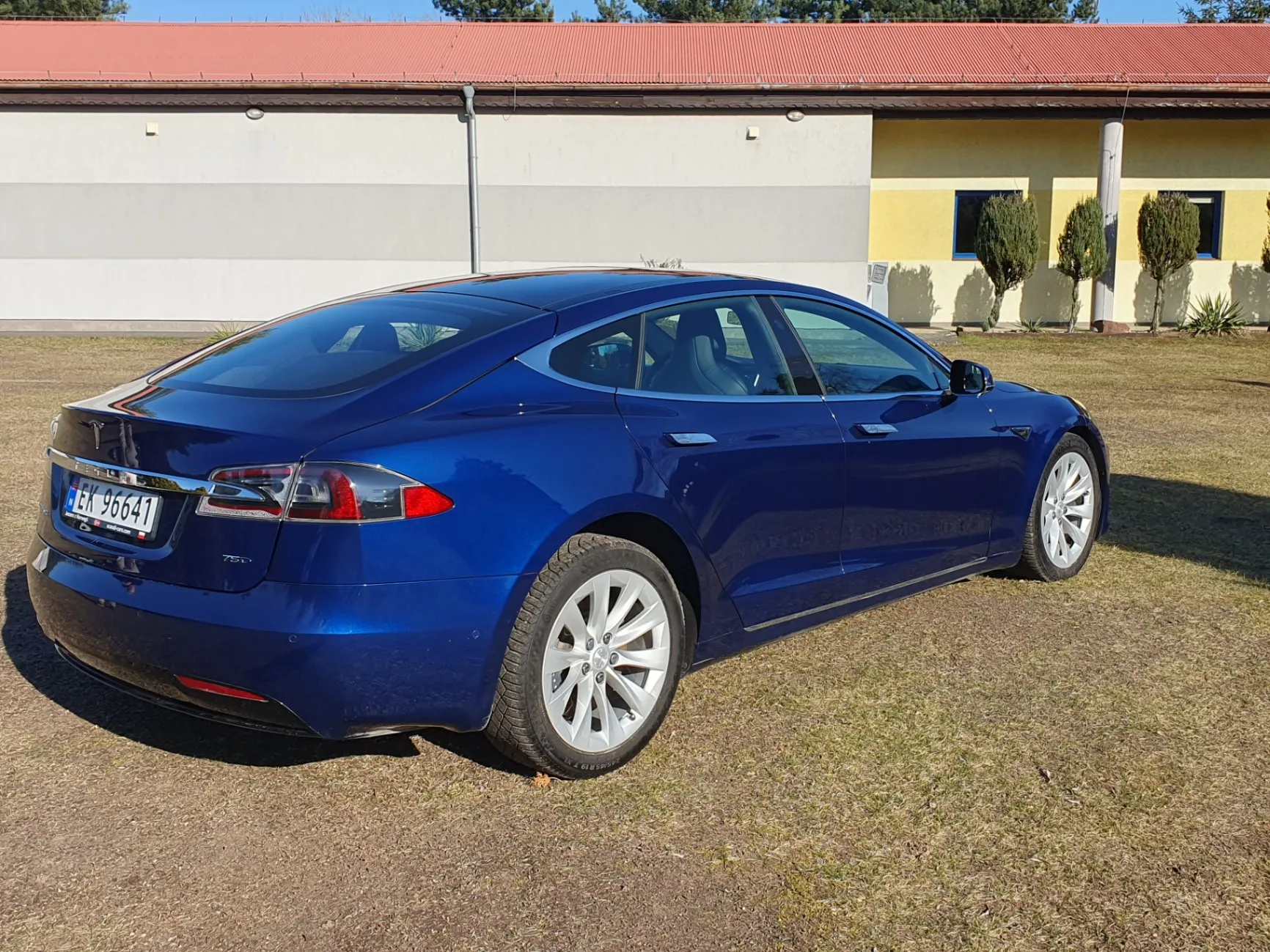 TESLA S 75 D